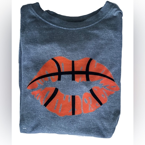 Basketball Lips Print Gray Shirt - Picture 4 of 6